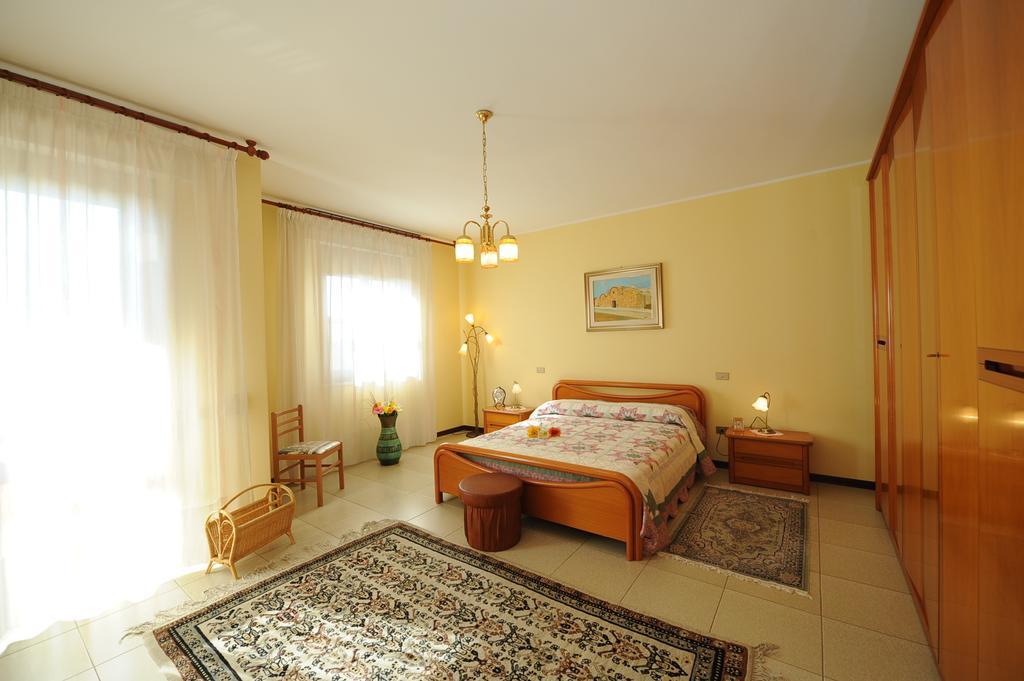 B&B Su Fassoi Santa Giusta Habitación foto